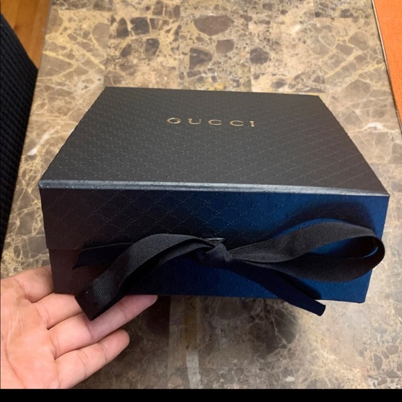 Gucci Gift Box with Ribbon Tie - Picture 2 of 5